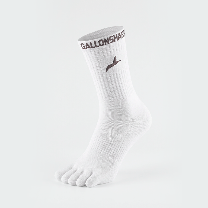 Calcetines Five-Toe de algodón premium ultraligeros y transpirables con ranuras para los cinco dedos ofreciendo comodidad y libertad.