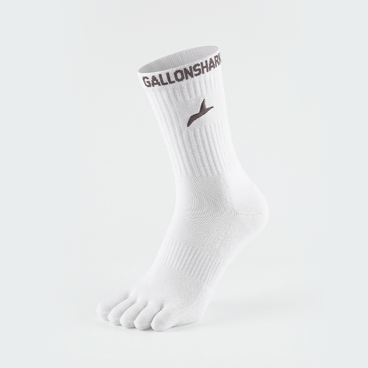 Calcetines Five-Toe de algodón premium ultraligeros y transpirables con ranuras para los cinco dedos ofreciendo comodidad y libertad.