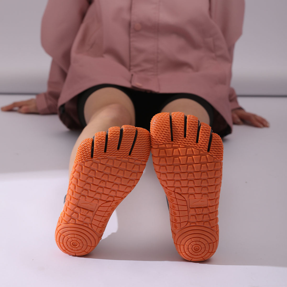Zapatillas Minimal Socknit Antracite Orange para pisada natural y confort