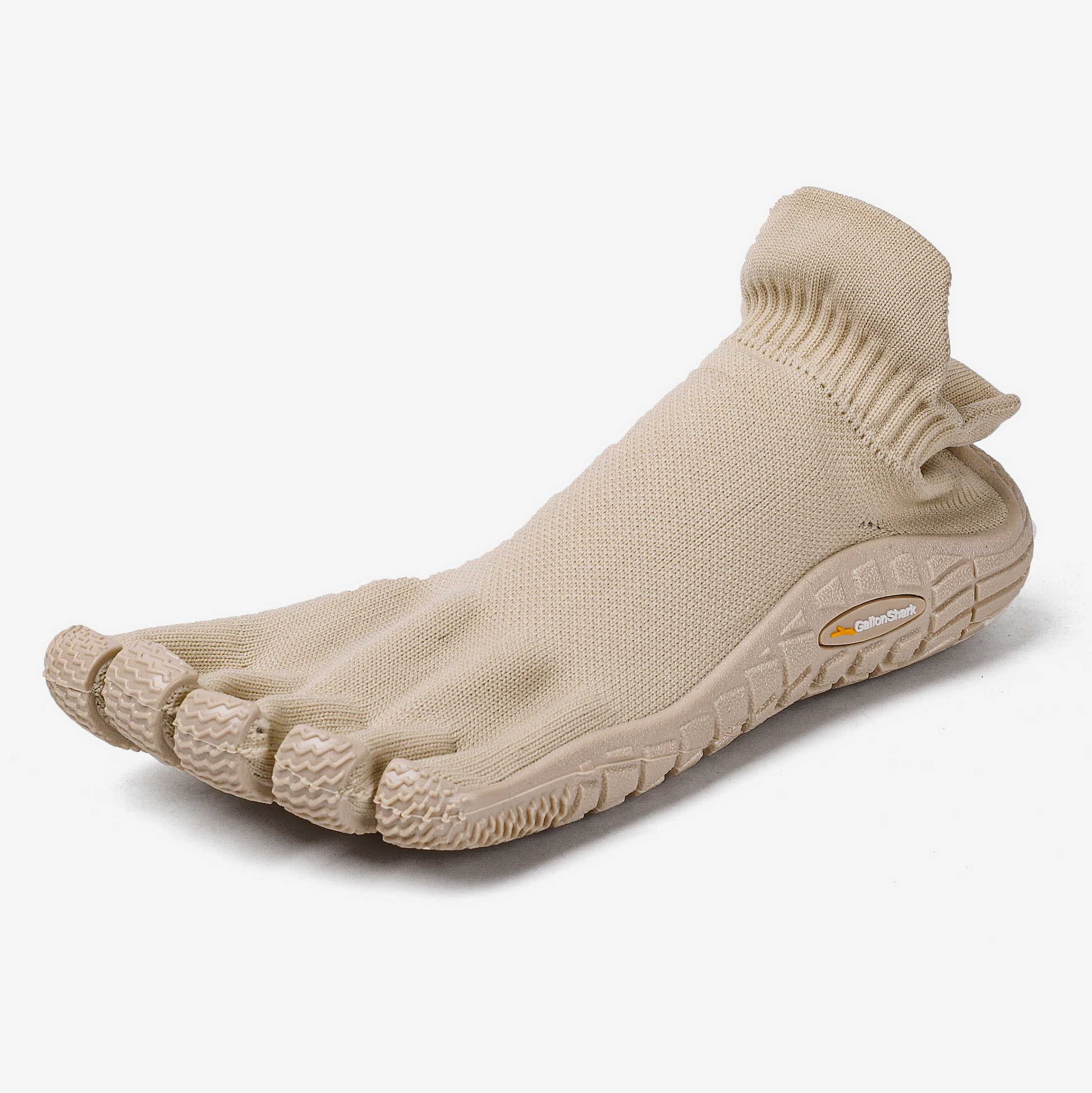 Zapatillas Minimal Socknit color blanco marfil para entrenamiento indoor.