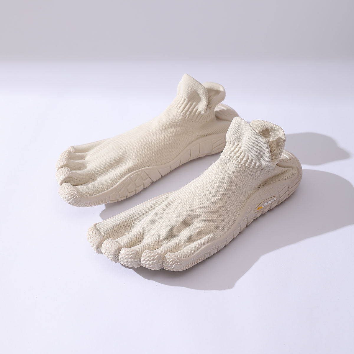 Zapatillas Barefoot Minimal Socknit color blanco marfil para entrenamiento indoor