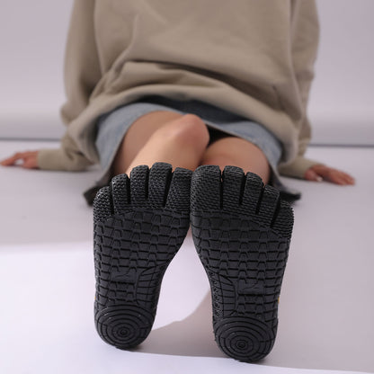 Detalle del tejido transpirable Socknit Obsidian Black con ajuste tipo calcetín.