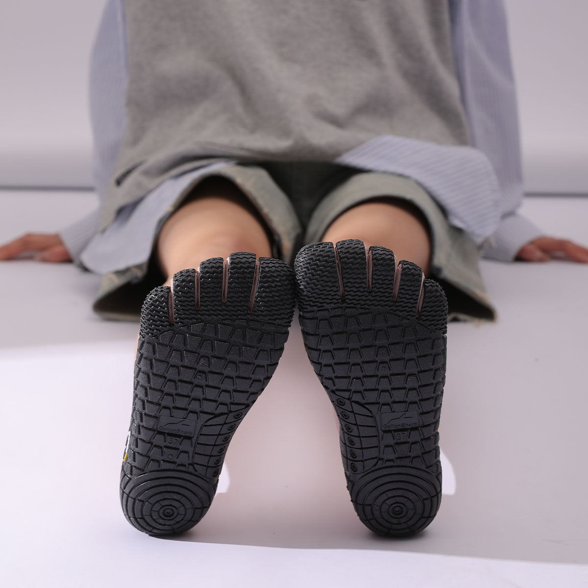 Zapatos Minimal Socknit Rosa con cinco dedos y suela flexible para movilidad natural