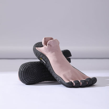 Zapatos Minimal Socknit Rosa con cinco dedos y suela flexible para una pisada natural