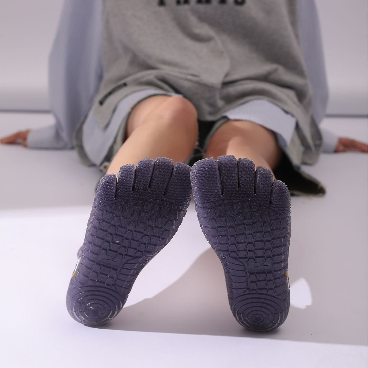 Zapatillas Minimal Socknit moradas estilo barefoot para pisada natural y confort.