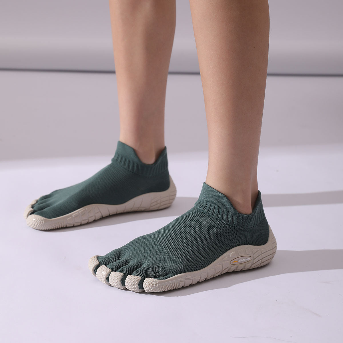 Zapatillas Barefoot Minimal Socknit turquesa y blancas para pisada natural y confort indoor