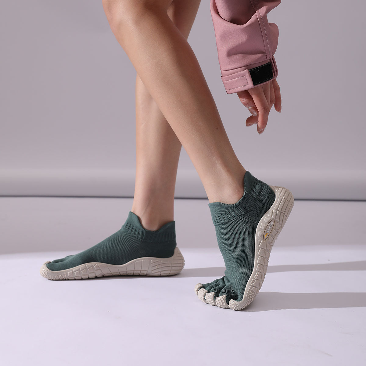 Zapatillas Barefoot Minimal Socknit turquesa y blancas para pisada natural y comodidad indoor